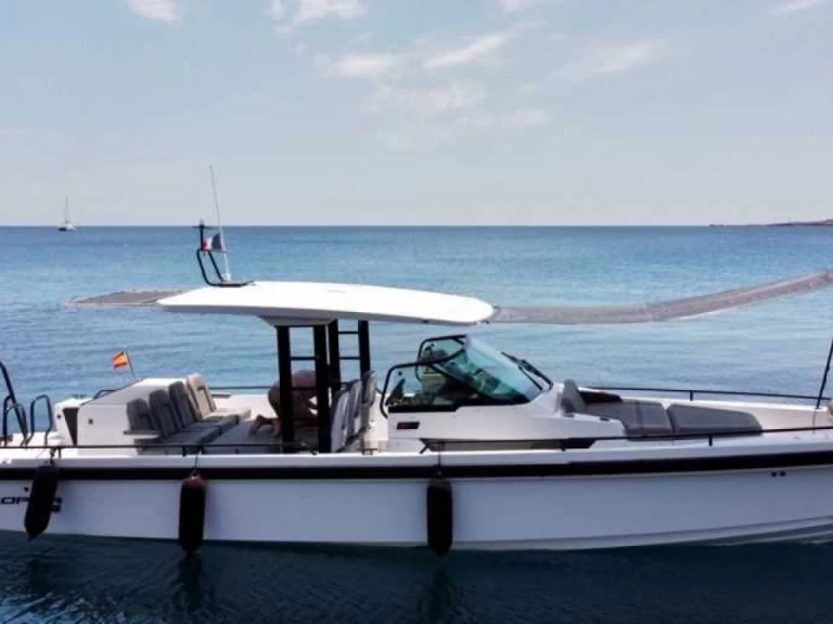 Pronájem Motorová loď Axopar s licencí