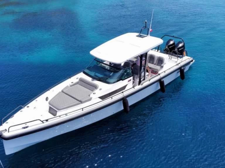 Axopar Brabus 37 jednotlivci a charterové společnosti v Mahon