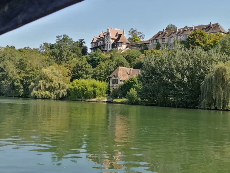 Pronájem Motorová loď Quicksilver s licencí