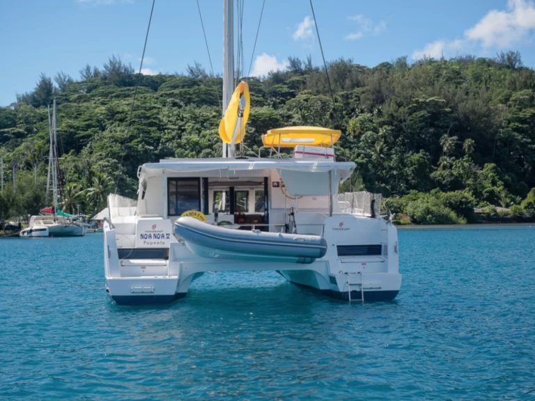 Pronajmout si Fountaine Pajot Lucia 40 v Raiatea