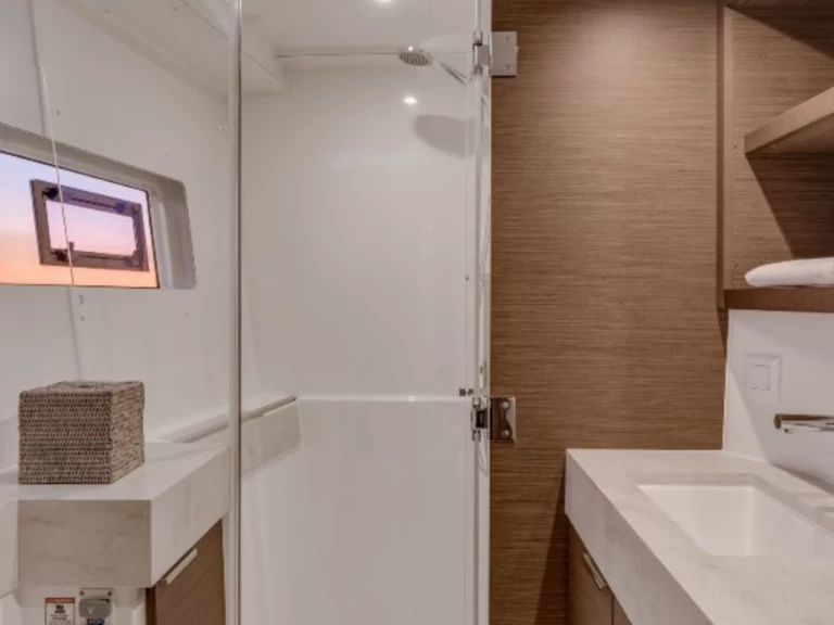 Pronajmout si Lagoon Lagoon 40 v Raiatea