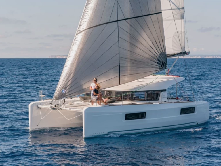 Pronájem Katamarán Lagoon s licencí