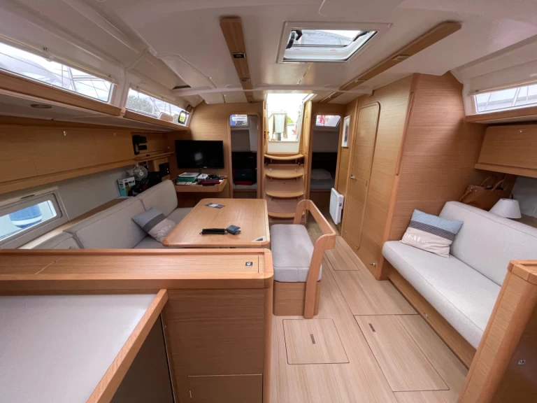 Pronájem lodi Port-Camargue lákavé ceny Dufour 430