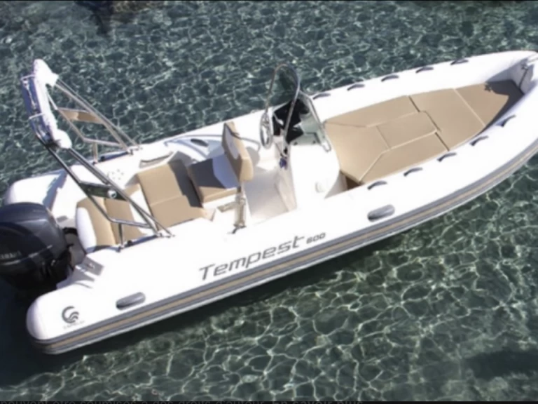 Pronajmout Polotuhá loď se skipperem či ne Capelli v Marseille