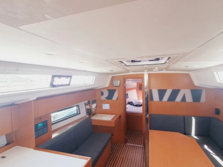 Pronájem lodi Pula lákavé ceny Bavaria C42