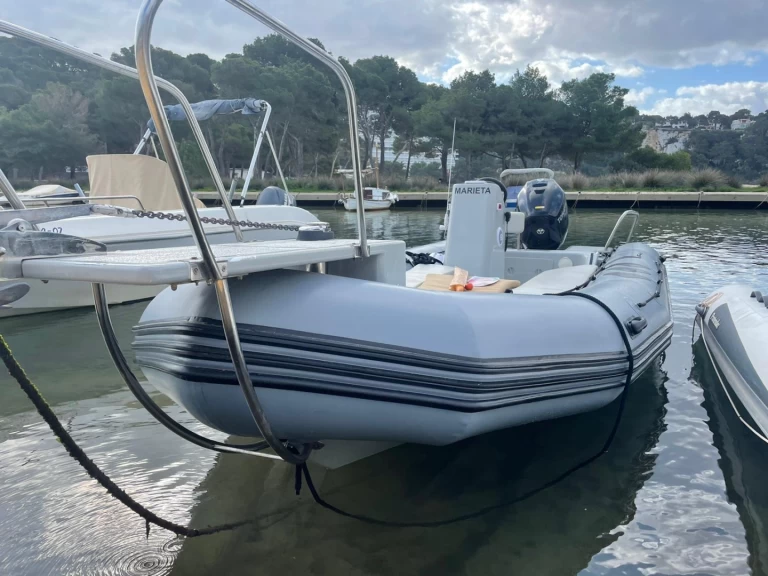 Pronajmout si Zodiac Zodiac pro v Cala Galdana