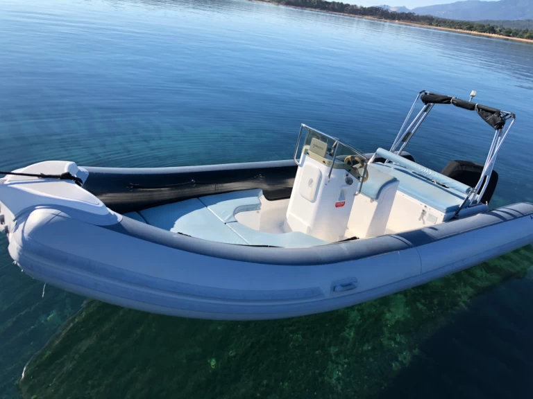 Pronajmout si Master Master 660 OPEN v Porto-Vecchio