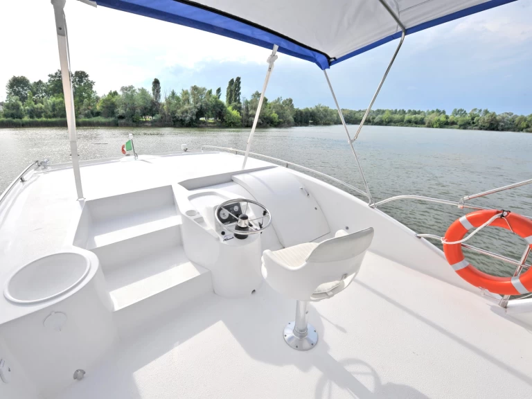 Pronajmout si Houseboat Holidays Italia Minuetto 6+ v Casale sul Sile