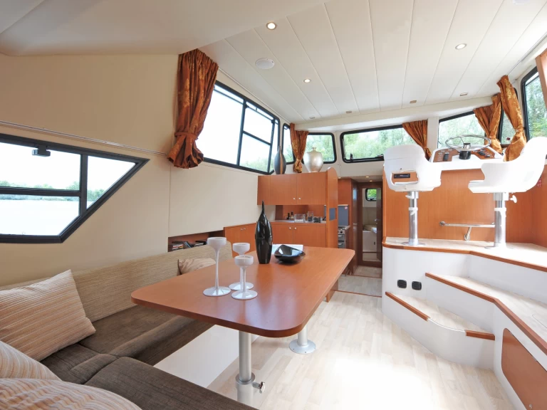 Pronajmout si Houseboat Holidays Italia Minuetto 6+ v Casale sul Sile