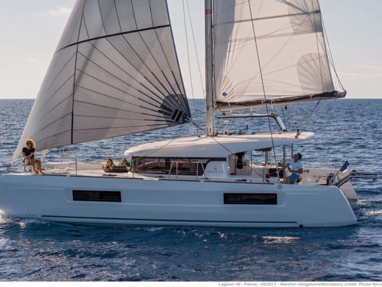 Pronájem Katamarán Lagoon s licencí