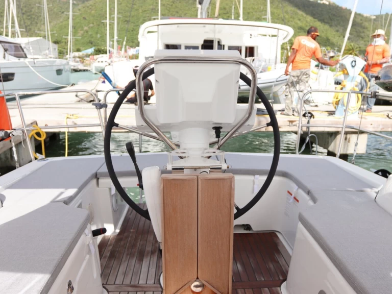 Plachetnice k pronájmu v Road Town za nejlepší cenu