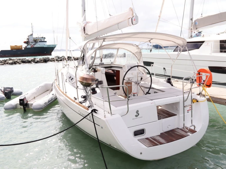 Bénéteau Oceanis 31 jednotlivci a charterové společnosti v Road Town