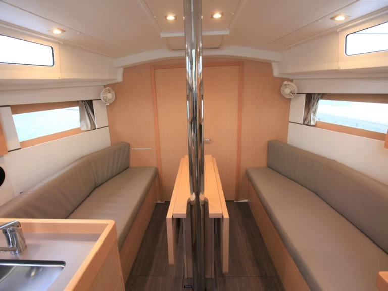 Pronajmout si Bénéteau Oceanis 35.1 v Road Town