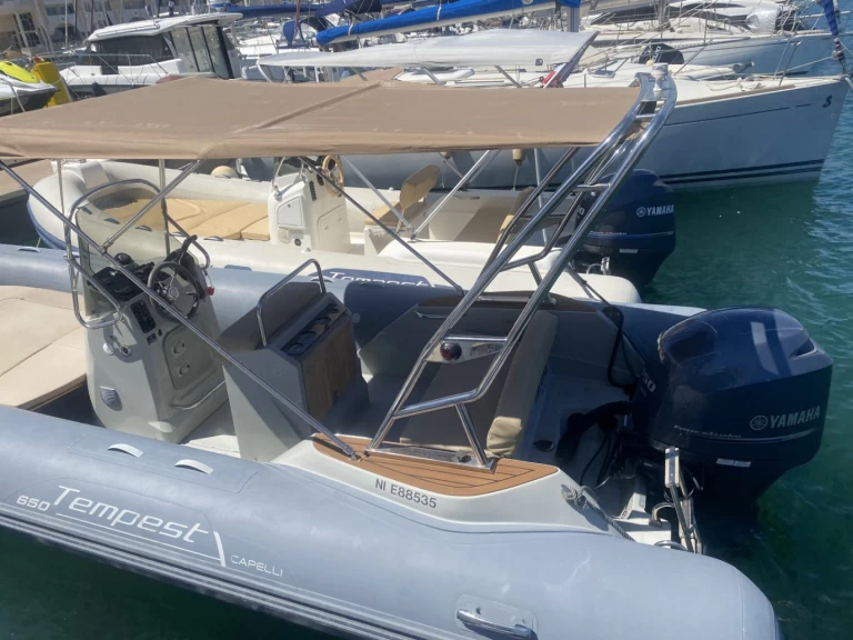 Pronájem Polotuhá loď v Fréjus -Capelli Tempest 650