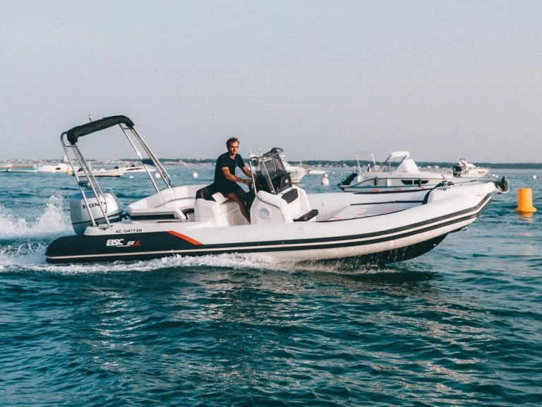 Pronájem lodi Grand Piquey lákavé ceny BSC 65