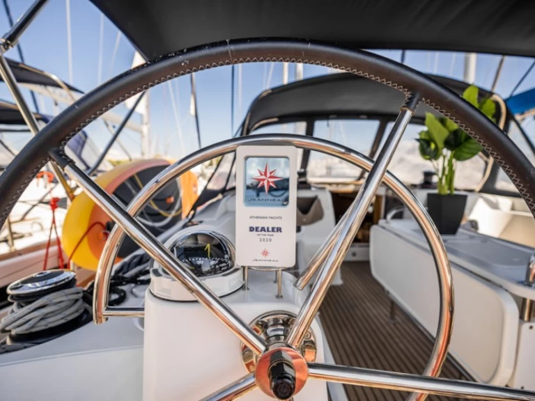 Pronajmout si Jeanneau Sun Odyssey 519 v Alimos