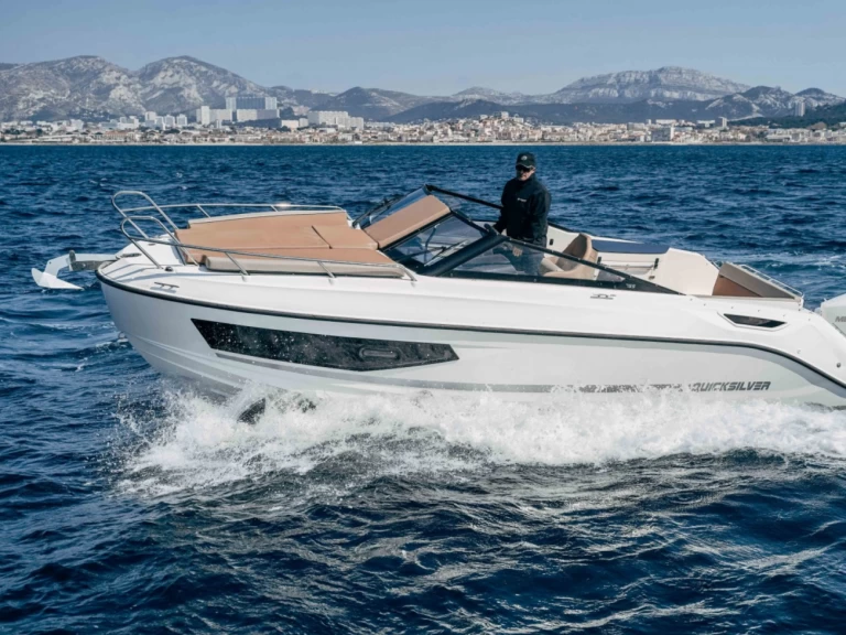 Pronájem lodi Marseille lákavé ceny Activ 755 Cruiser