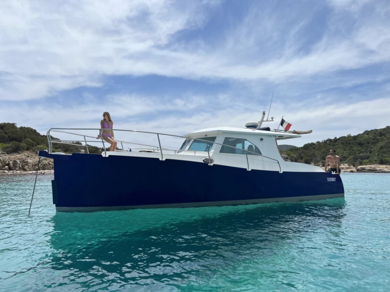 Pronájem Motorová loď v Sari-Solenzara -Meta JMF 32