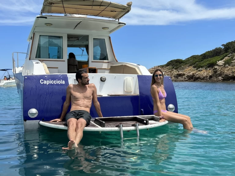 Motorová loď k pronájmu v Sari-Solenzara za nejlepší cenu