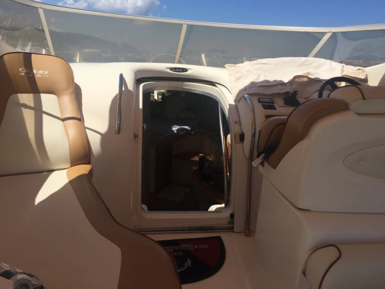 Pronajmout si Gobbi Atlantis 345 v Torre Colonna-Sperone