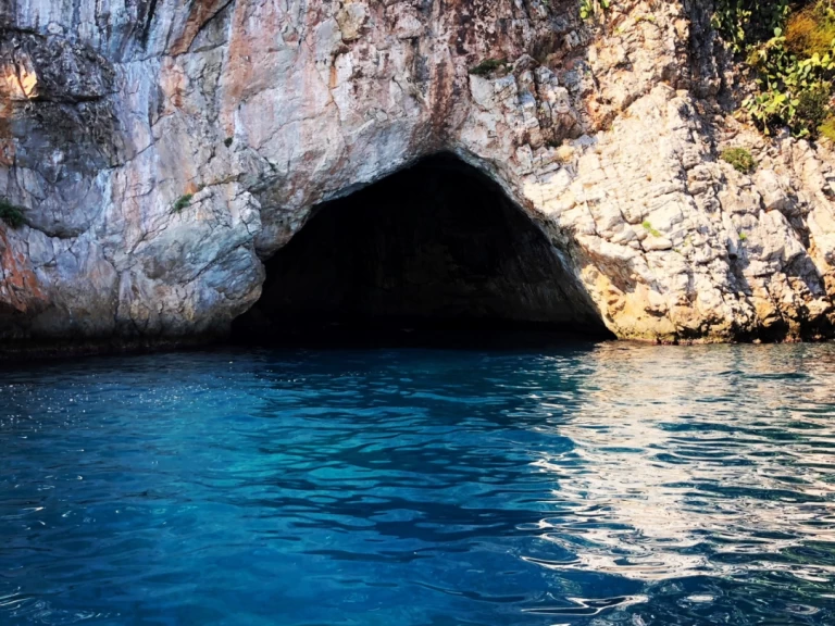 Cranchi Zaffiro 28 jednotlivci a charterové společnosti v Menton