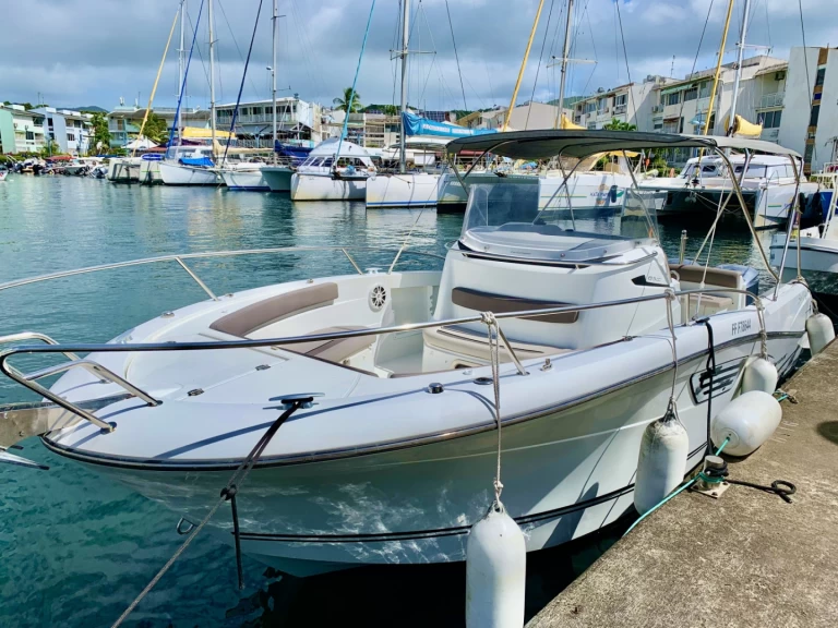 Pronájem jachty v Les Trois-Îlets -Jeanneau Cap Camarat 8.5 CC na Samboatu