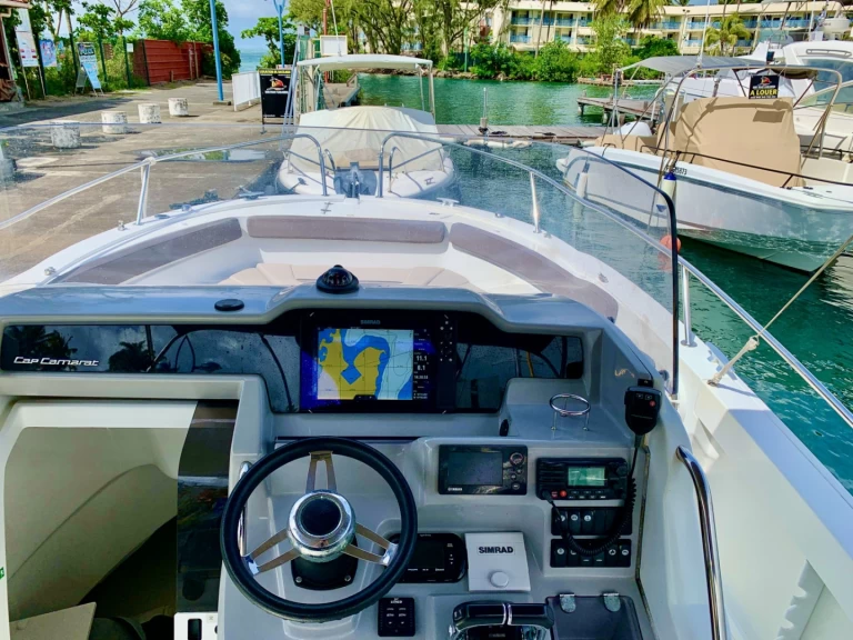 Pronájem Motorová loď v Les Trois-Îlets -Jeanneau Cap Camarat 8.5 CC