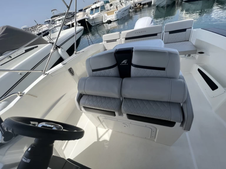 Pronajmout Motorová loď se skipperem či ne Karnic v Les Issambres