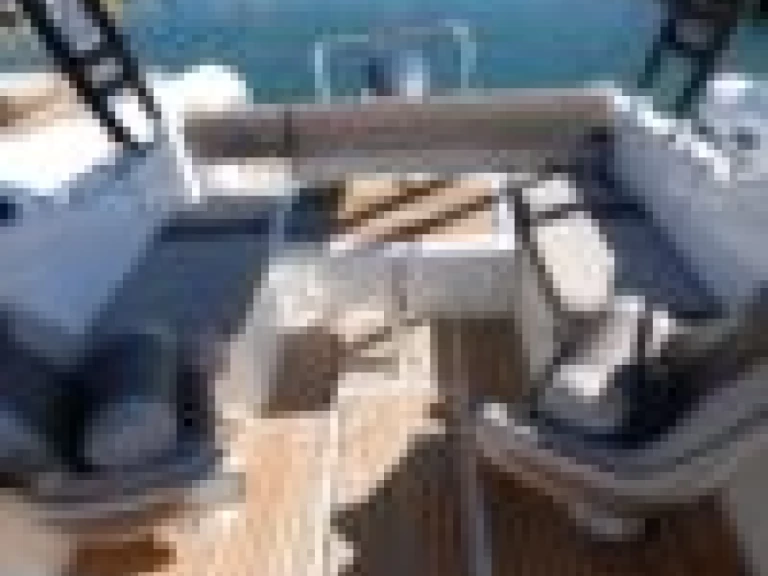 Pronájem Motorová loď Jeanneau s licencí