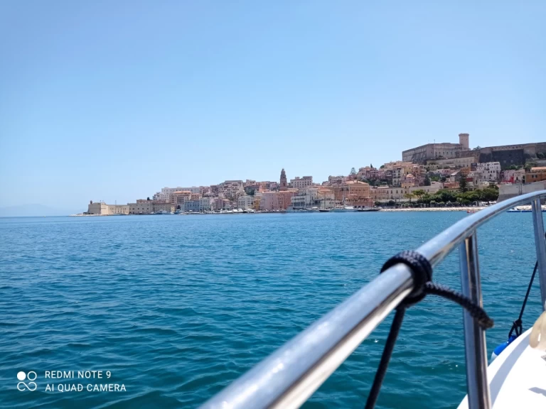 Motorová loď k pronájmu v Gaeta za nejlepší cenu