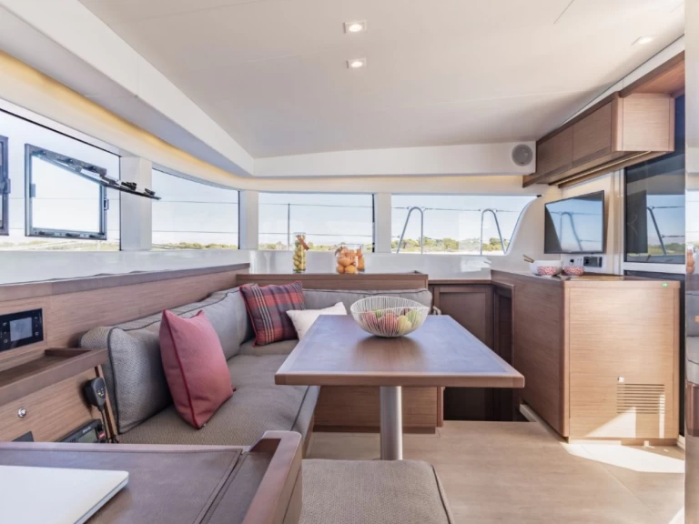 Pronájem Katamarán Lagoon s licencí