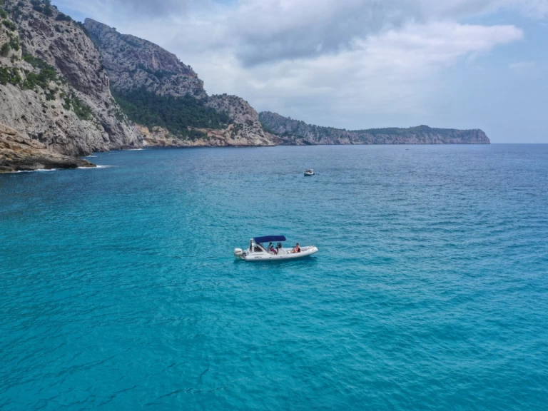 Pronajmout Polotuhá loď se skipperem či ne Sacs v Port d'Alcudia
