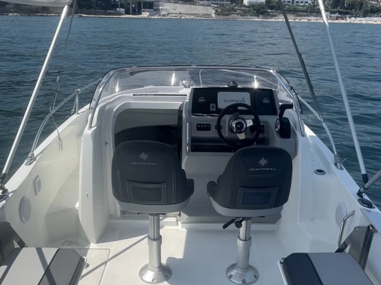 Pronájem lodi Cannes lákavé ceny Cap Camarat 6.5 WA