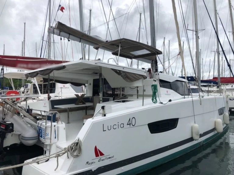 Pronajmout si Fountaine Pajot Lucia 40 v Le Marin