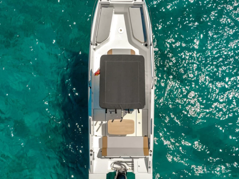 Pronájem Motorová loď Bénéteau s licencí