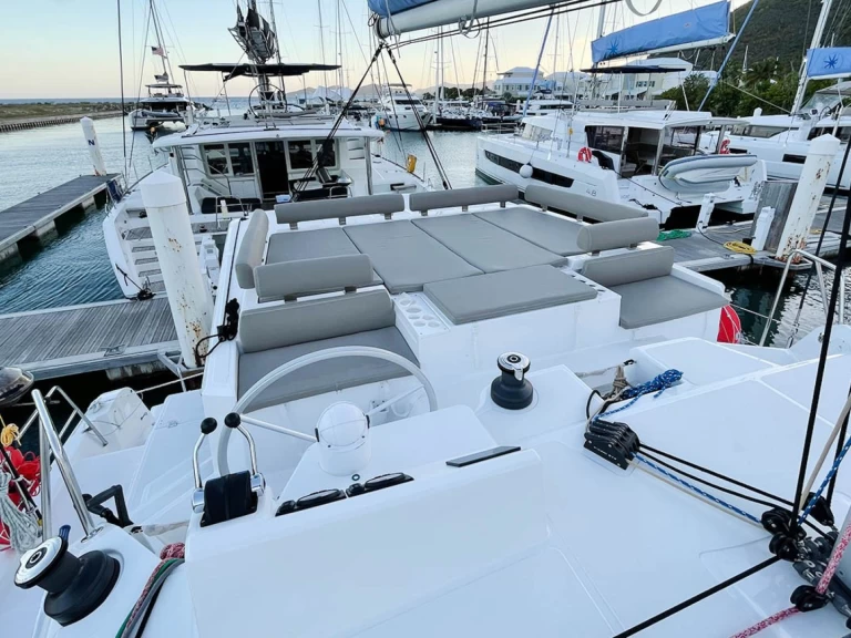 Bali Bali Catspace Voile jednotlivci a charterové společnosti v Road Town