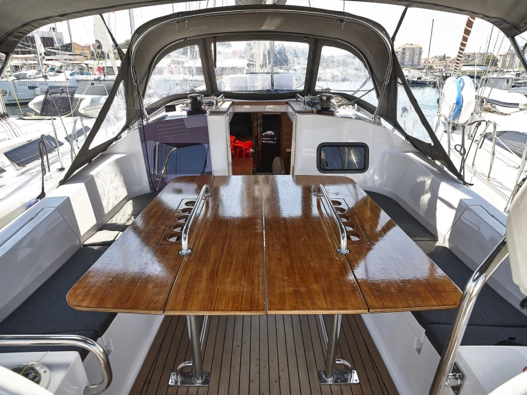 Pronajmout si Elan Impression 45.1 v Biograd Na Moru