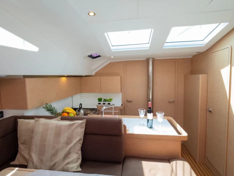 Elan Impression 50 jednotlivci a charterové společnosti v Biograd Na Moru