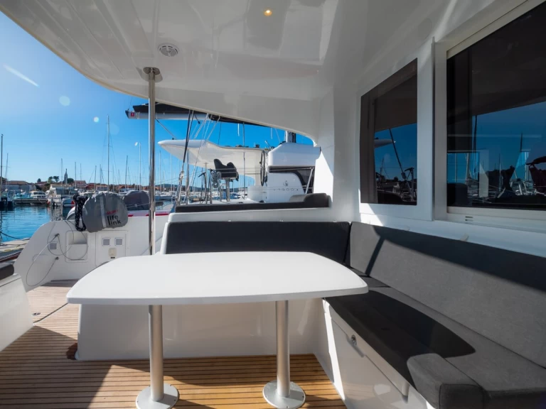 Lagoon Lagoon 40 jednotlivci a charterové společnosti v Biograd Na Moru