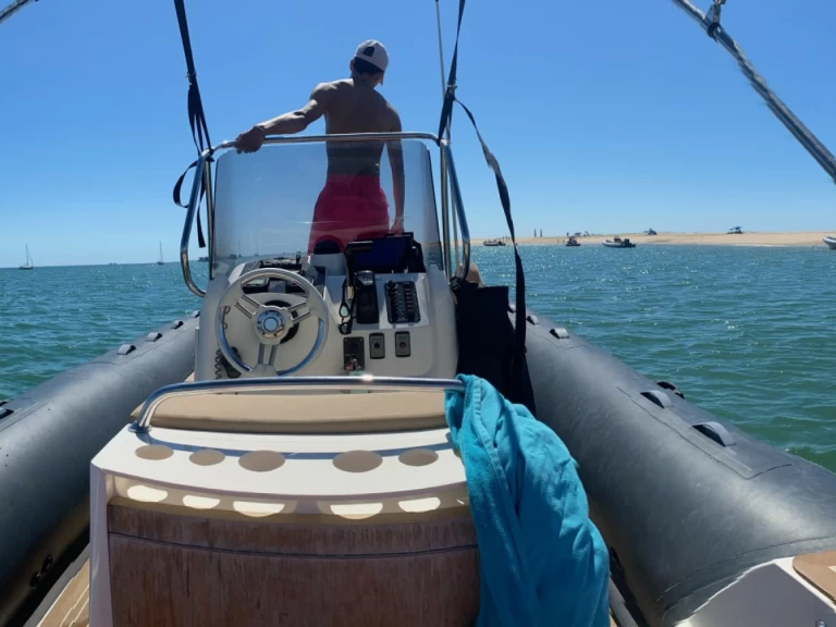 Pronajmout si Capelli Capelli 700 Sun v Royan