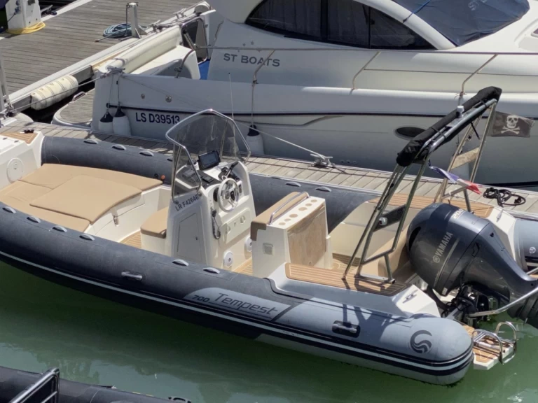 Pronájem lodi Royan lákavé ceny Capelli 700 Sun