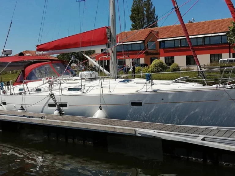 Bénéteau Oceanis 41.1 jednotlivci a charterové společnosti v Cherbourg-en-Cotentin