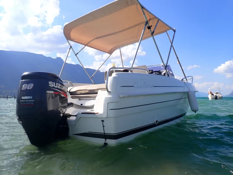 B2 Marine Cap Ferret 552 Sun Deck jednotlivci a charterové společnosti v Aix-les-Bains