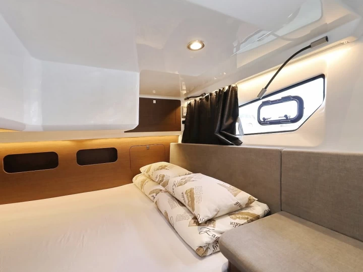 Pronajmout si Bénéteau Antares 11 FLY v Biograd Na Moru