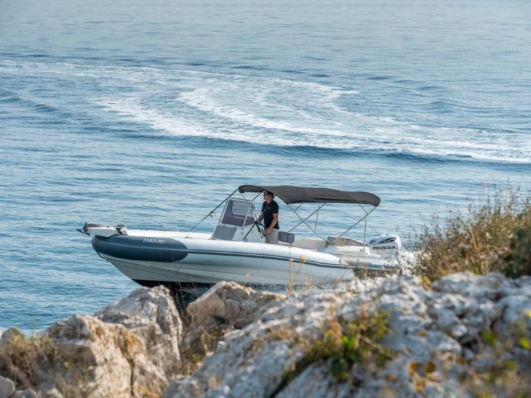 Pronájem lodi Marlin Boat Dynamic 790 pro v Trogirski Zaliv na Samboatu