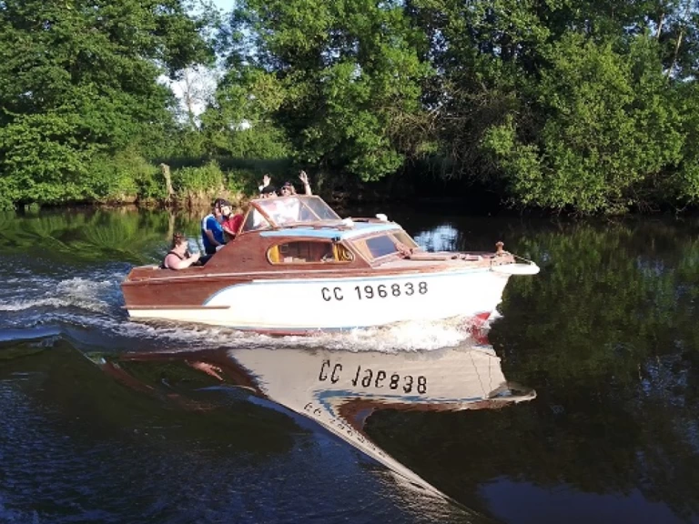 Smartboat Smartboat 23 jednotlivci a charterové společnosti v Vertou