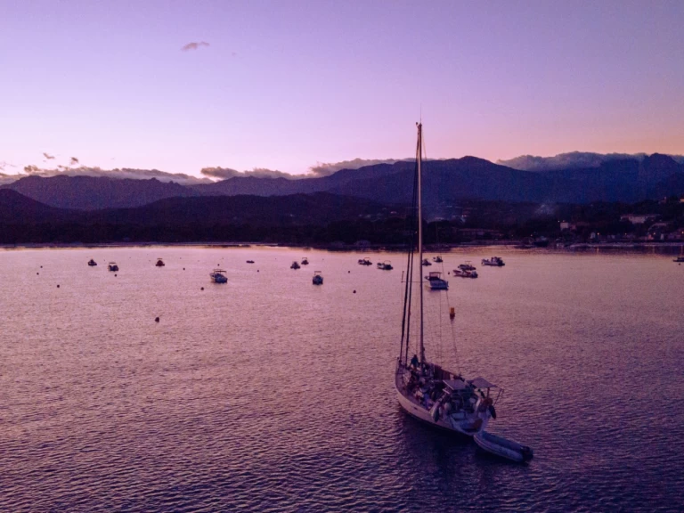 Pronajmout Plachetnice se skipperem či ne Kirie v Le Marin