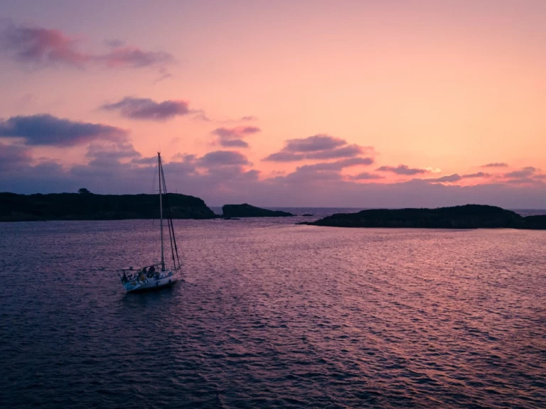 Kirie Feeling 486 jednotlivci a charterové společnosti v Le Marin