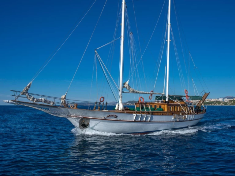 Pronájem lodi Stobreč lákavé ceny Alisa