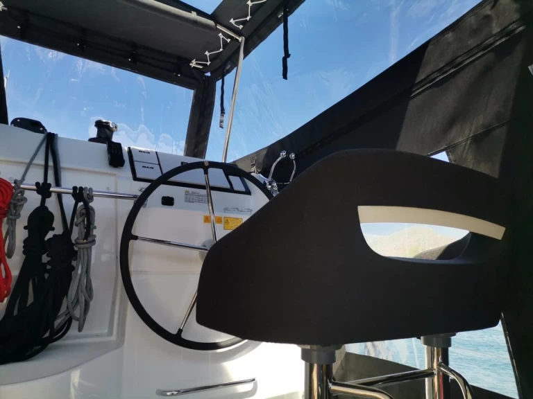 Pronajmout Katamarán se skipperem či ne Lagoon v Trogir